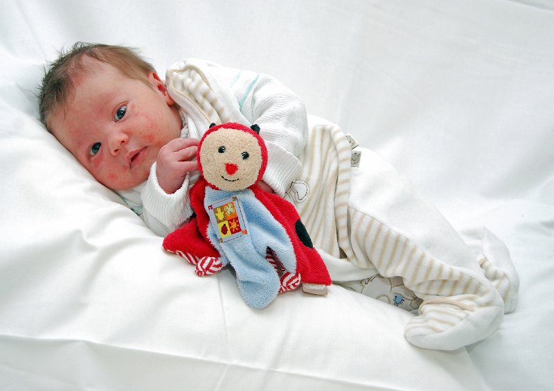 DSC_0041.JPG - Sarina mit Tabeas Käferchen