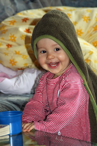 IMG_9656.JPG - Was guckst Du? Ich mag meine Jacke halt sooooo gerne, dass ich sie immer bei mir haben muß!