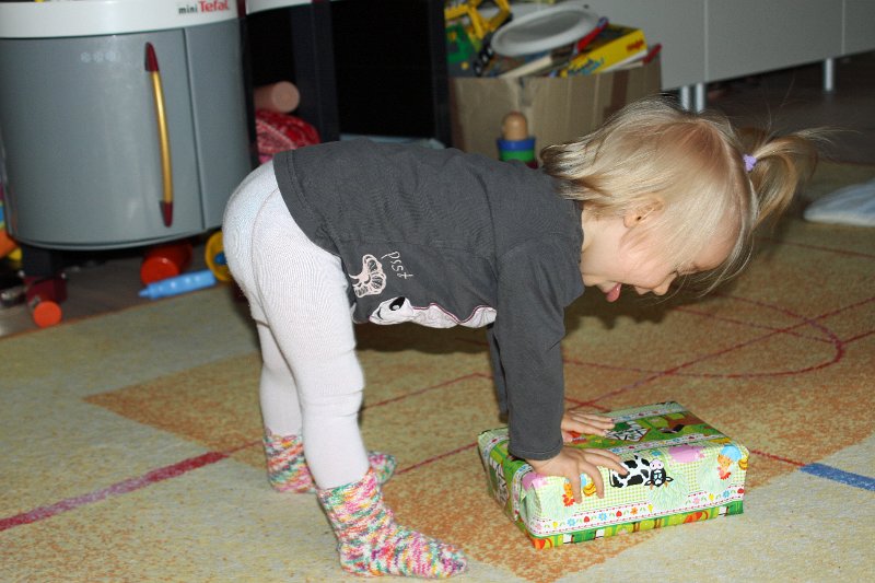 IMG_9742.JPG - Wieso auspacken? Damit kann man doch auch prima turnen.