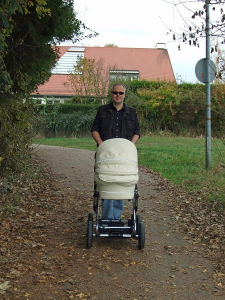 DSCF2268.JPG - Papa beim Spazieren gehen