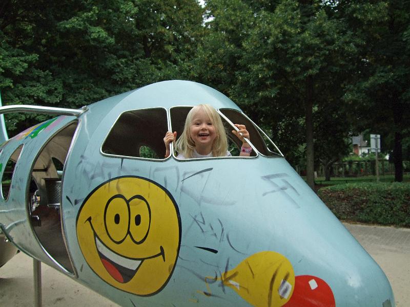 DSCF3287.JPG - Ich übe schon mal, um Pilotin zu werden