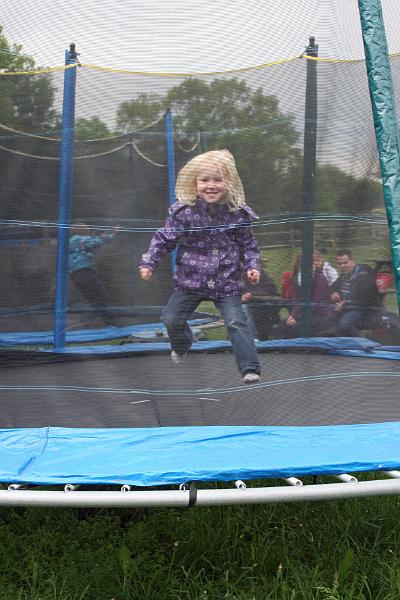 IMG_0255.JPG - Hier kann ich endlich mal so richtig toll hüpfen und springen.