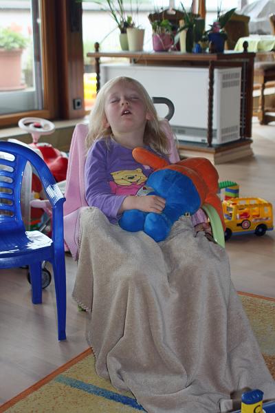 IMG_0502.JPG - Wer behauptet denn, daß man so keinen Mittagschlaf machen kann?