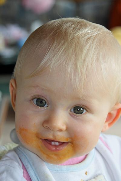 IMG_4381.JPG - Findet Ihr nicht, dass mit dem Orange um den Mund meine Zähne viel besser zur Geltung kommen?