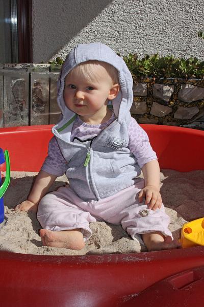 IMG_5211.JPG - So ein eigener Sandkasten ist eine feine Sache!