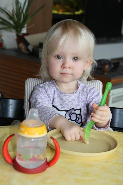 IMG_5990.JPG - Hey, mein Teller ist leer. Gib mir lieber was zu Essen anstatt Fotos zu knipsen!!