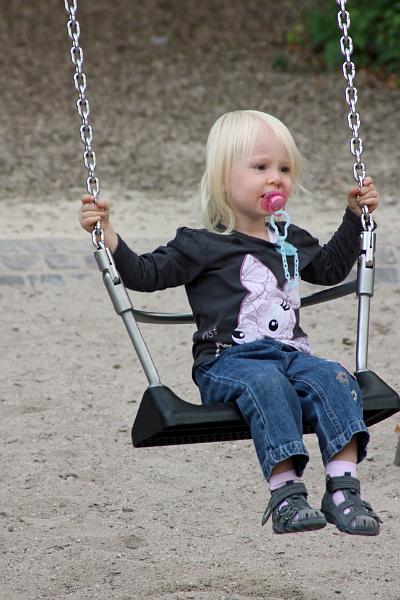 IMG_6642.JPG - Nach dem vielen "Tieregucken" gab es noch eine Runde Schaukeln zum Tagesabschluss.