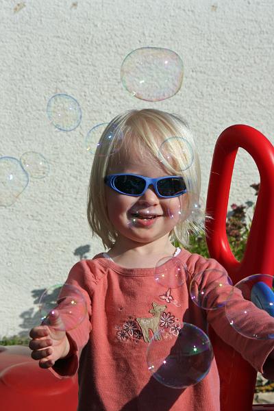 IMG_6842.JPG - Seifenblasen fangen ist super!