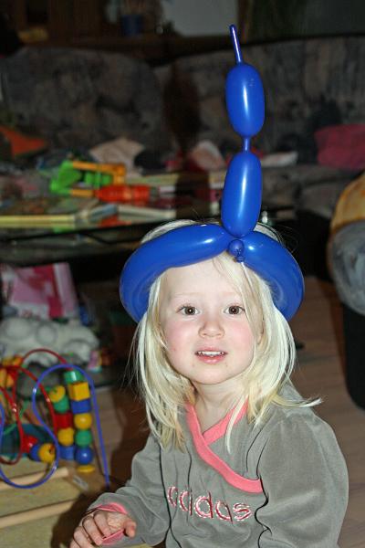 IMG_9108.JPG - Die tolle Kopfbedeckung hat mir mein Papa gebastelt.